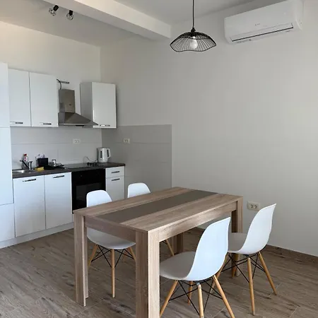 Apartment Seaesta Dino *