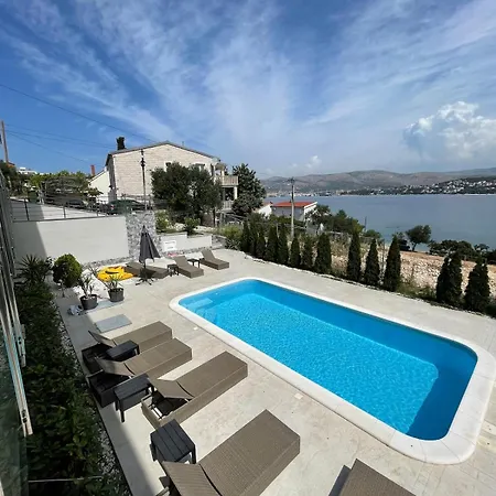 Seaesta Dino Apartment Trogir